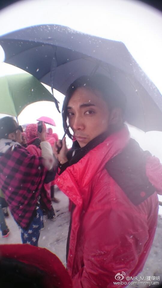 梁姓演員，從無名到舞臺之星，自信與成就感的蛻變之旅